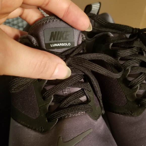 Nike running shoes 7.5 - Picture 2 of 8